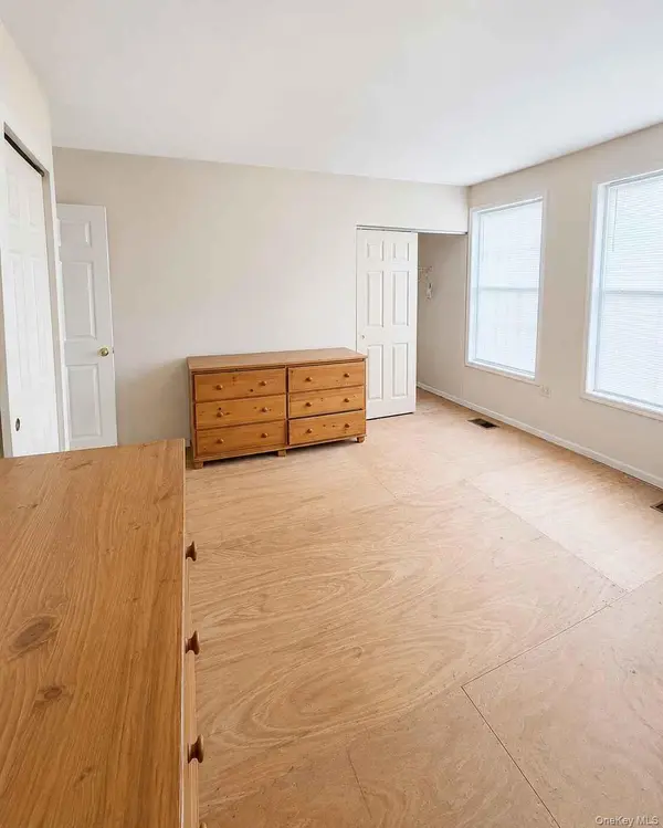 309 Beach 102nd ST, Rockaway Park, NY 11694