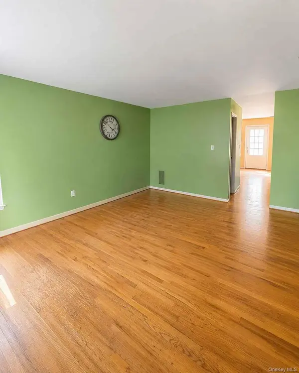 309 Beach 102nd ST, Rockaway Park, NY 11694