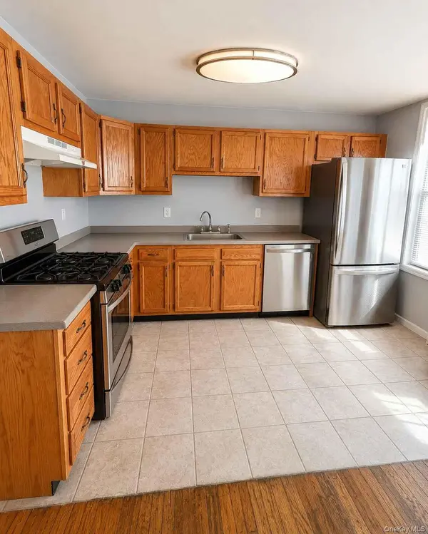 309 Beach 102nd ST, Rockaway Park, NY 11694