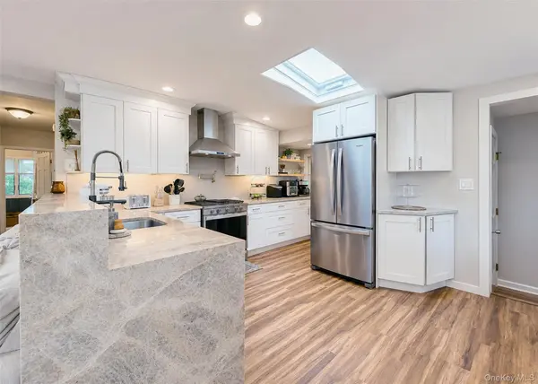 21 Duane DR, Ronkonkoma, NY 11779