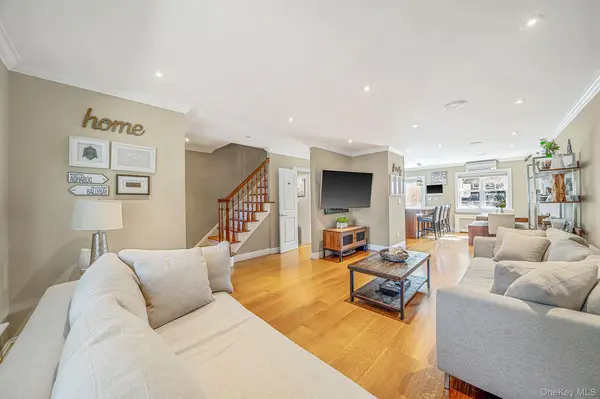 63-27 72nd ST, Middle Village, NY 11379