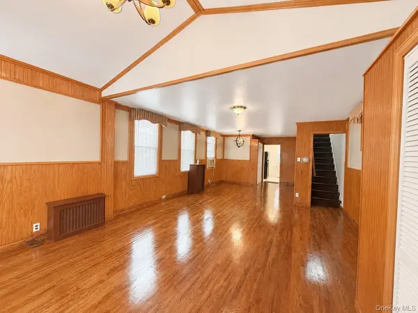 90-66 199th ST, Hollis, NY 11423
