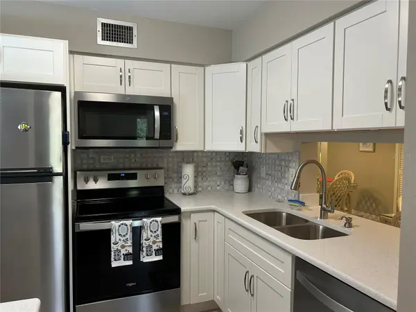 5662 GARDENS DR #104, Sarasota, FL 34243