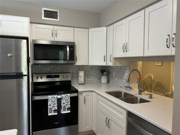 5662 GARDENS DR #104, Sarasota, FL 34243