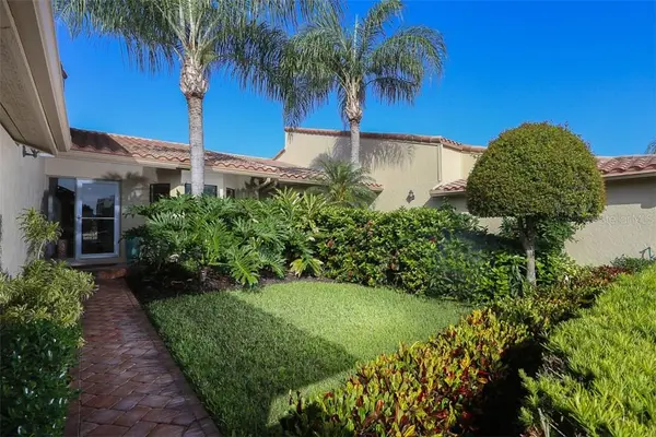 2319 HARBOUR OAKS DR, Longboat Key, FL 34228