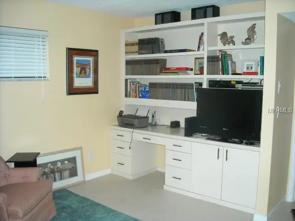 1700 GLENHOUSE DR #305, Sarasota, FL 34231