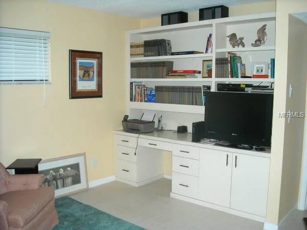 1700 GLENHOUSE DR #305, Sarasota, FL 34231