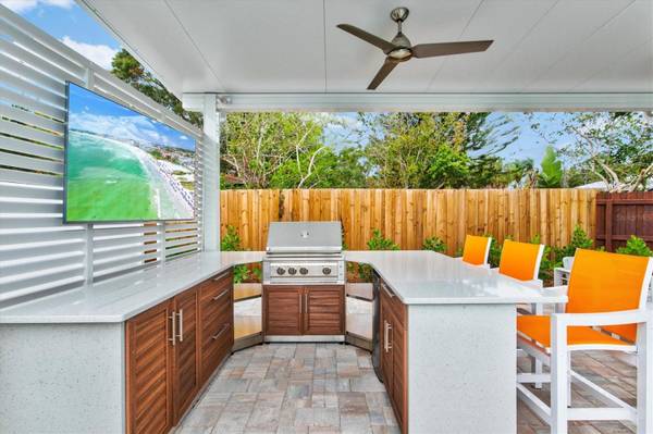 2473 DAVIS BLVD, Sarasota, FL 34237