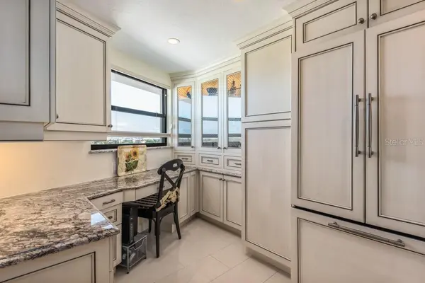 5770 MIDNIGHT PASS RD #605, Sarasota, FL 34242