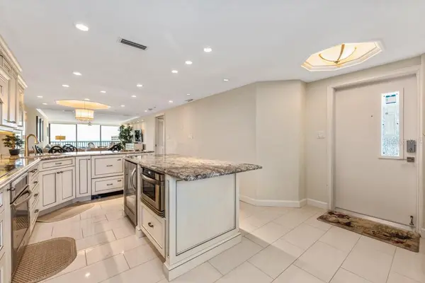 5770 MIDNIGHT PASS RD #605, Sarasota, FL 34242