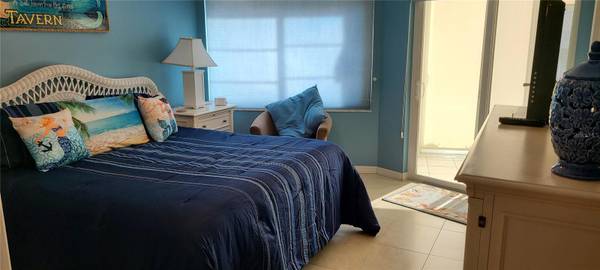 1250 N PORTOFINO DR #102MAR, Sarasota, FL 34242