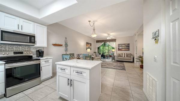 8375 GLENROSE WAY #211, Sarasota, FL 34238
