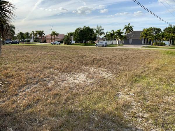 2000 SW 28TH TER, Cape Coral, FL 33914