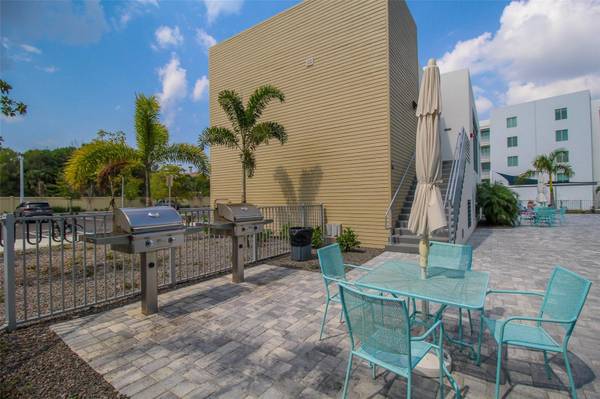 1703 N TAMIAMI TRL #B406, Sarasota, FL 34234