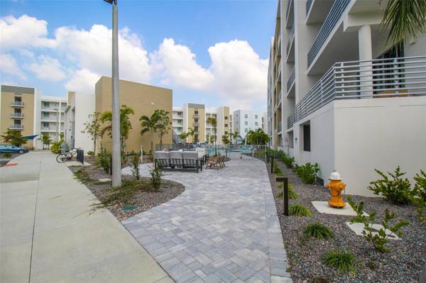 1703 N TAMIAMI TRL #B406, Sarasota, FL 34234