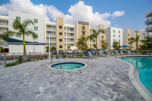 1703 N TAMIAMI TRL #B406, Sarasota, FL 34234