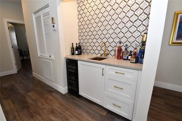 1631 STARLING DR #204, Sarasota, FL 34231