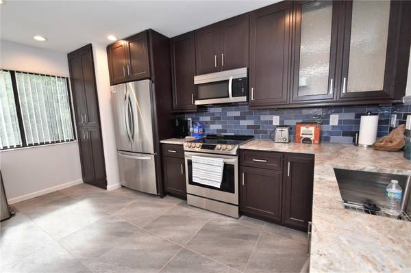1508 PELICAN COVE RD #GR233, Sarasota, FL 34231