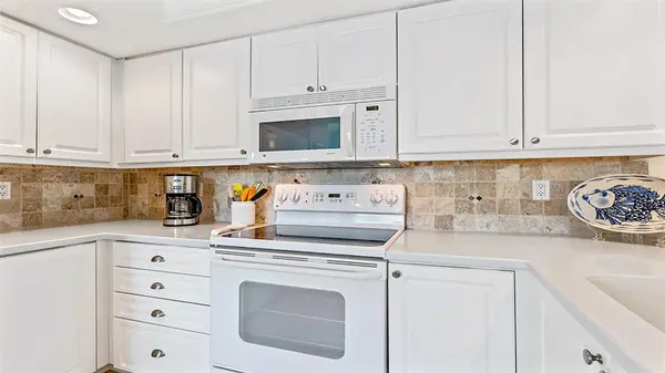 Address not disclosed, Sarasota, FL 34242