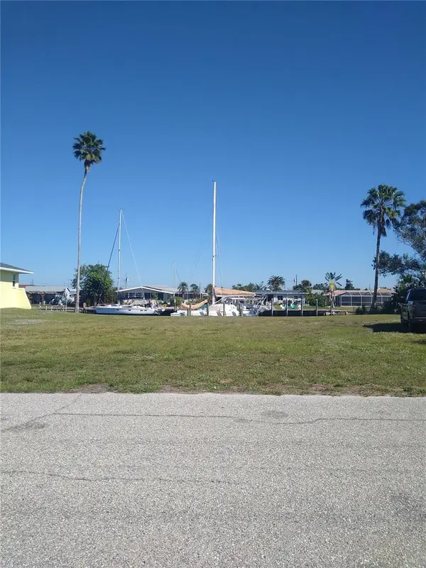 116 COLONIAL ST SE, Port Charlotte, FL 33952