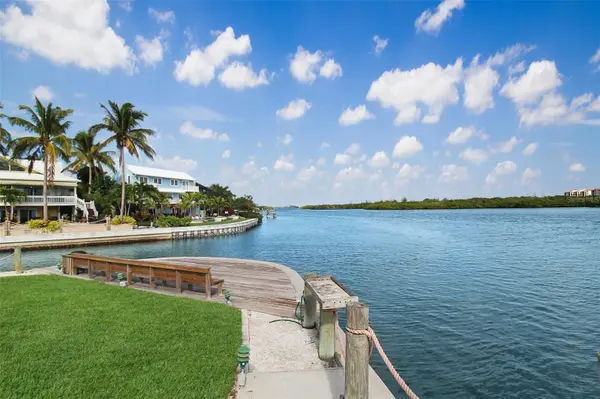 1389 SIESTA BAYSIDE DR #1389-F, Sarasota, FL 34242
