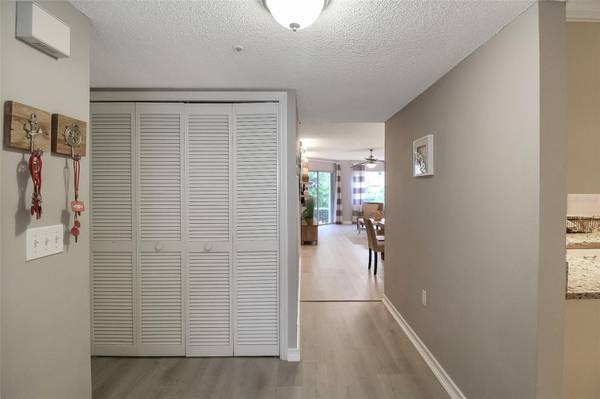 1326 SIESTA BAYSIDE DR #1326-D, Sarasota, FL 34242