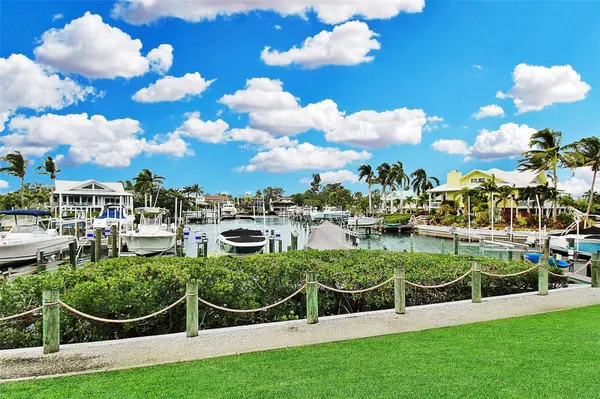 1343 SIESTA BAYSIDE DR #1343-C, Sarasota, FL 34242