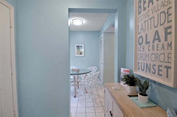 1328 SIESTA BAYSIDE DR #1328-C, Sarasota, FL 34242
