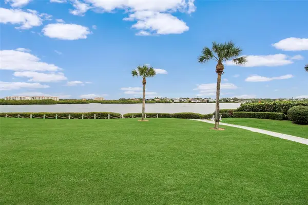 1366 SIESTA BAYSIDE DR #1366-F, Sarasota, FL 34242