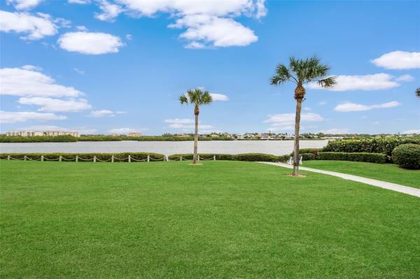 1366 SIESTA BAYSIDE DR #1366-F, Sarasota, FL 34242