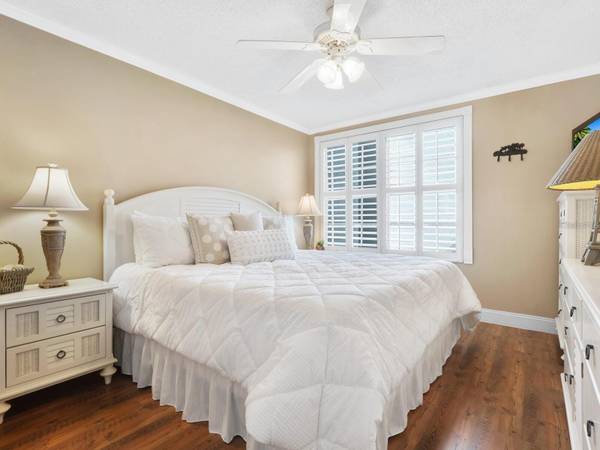 600 SUTTON PL #201, Longboat Key, FL 34228