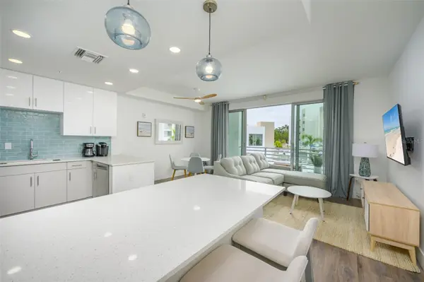1703 N TAMIAMI TRL #207, Sarasota, FL 34234