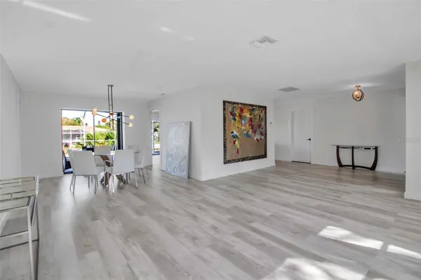 1649 STANFORD LN, Sarasota, FL 34231