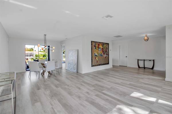 1649 STANFORD LN, Sarasota, FL 34231