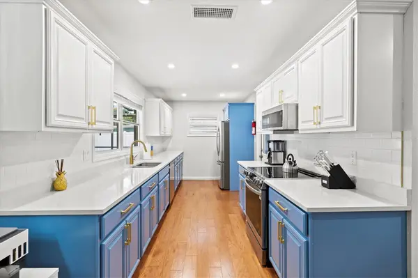 Address not disclosed, Sarasota, FL 34239