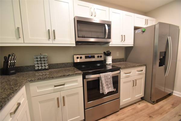1720 GLENHOUSE DR #GL427, Sarasota, FL 34231