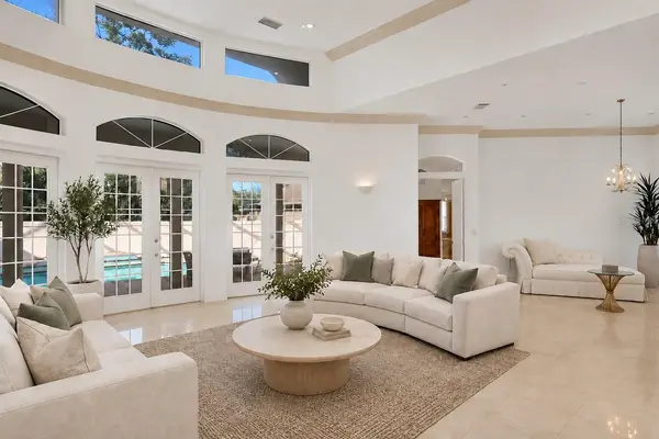 5331 SIESTA COVE DR, Sarasota, FL 34242