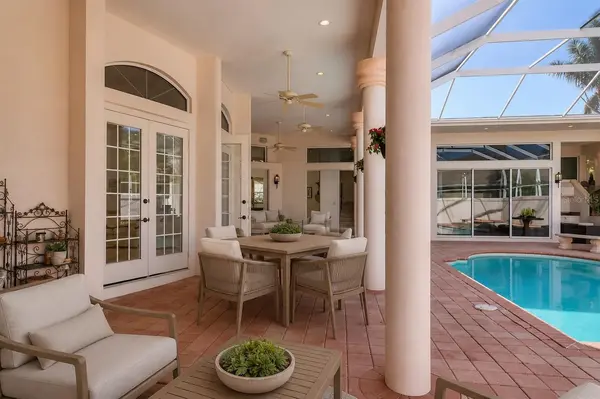 5331 SIESTA COVE DR, Sarasota, FL 34242