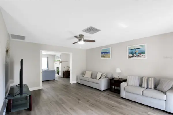 1127 DE LEO DR, Sarasota, FL 34243
