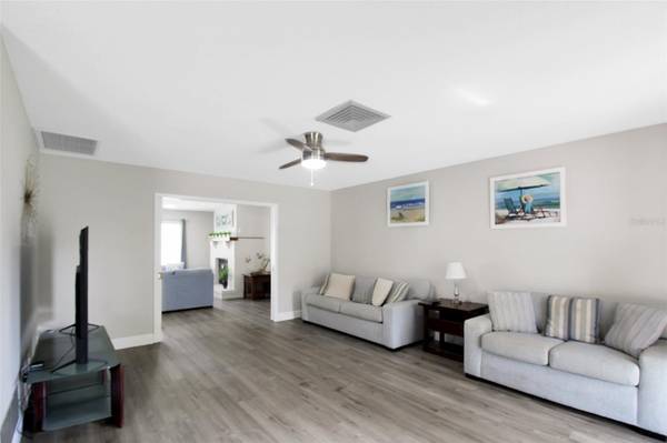 1127 DE LEO DR, Sarasota, FL 34243