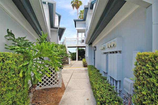 1335 SIESTA BAYSIDE DR #1335C, Sarasota, FL 34242