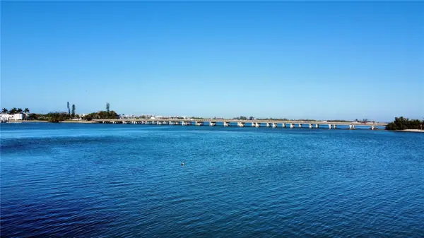 109 N WARBLER LN, Sarasota, FL 34236