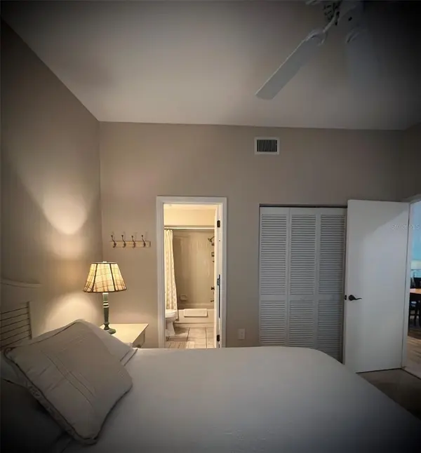 4570 WEYBRIDGE #32, Sarasota, FL 34235