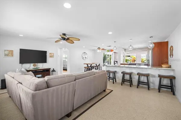 327 AVENIDA MILANO, Sarasota, FL 34242