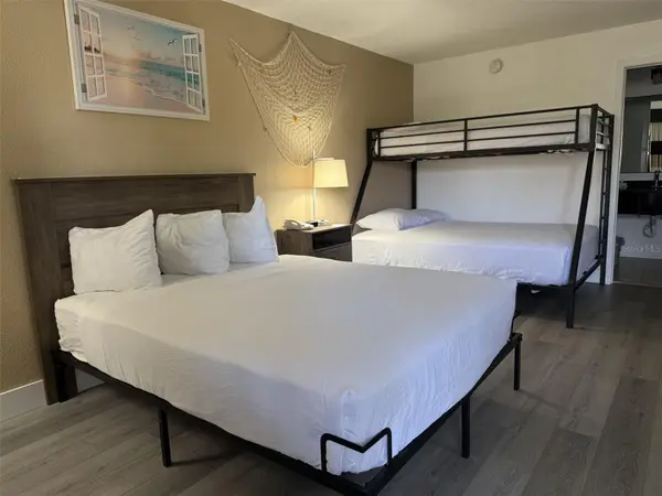 7150 N TAMIAMI TRL #S510, Sarasota, FL 34243