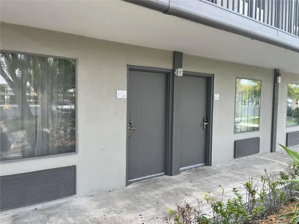 7150 N TAMIAMI TRL #S512, Sarasota, FL 34243