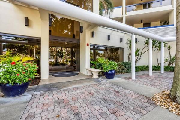 1930 HARBOURSIDE DR #134, Longboat Key, FL 34228