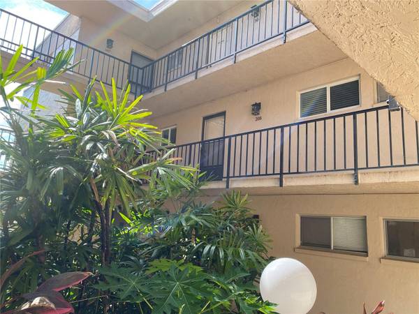 2763 WOODGATE LN #208, Sarasota, FL 34231