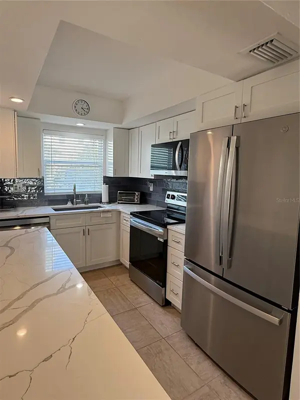 9200 MIDNIGHT PASS RD #10, Sarasota, FL 34242