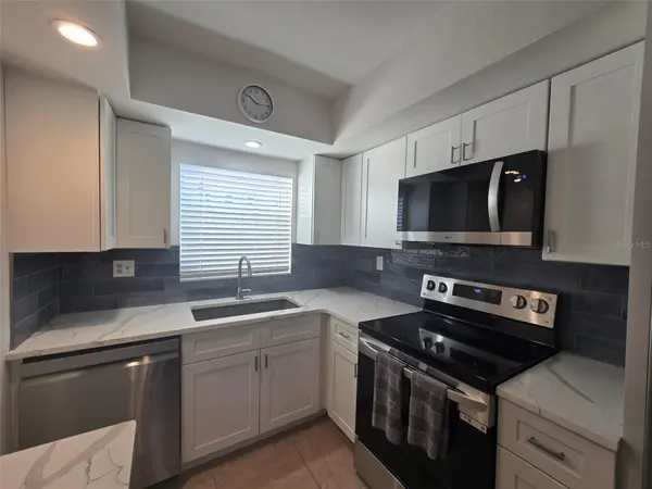 9200 MIDNIGHT PASS RD #10, Sarasota, FL 34242